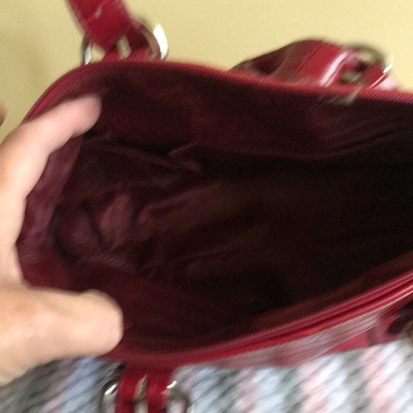 Nice size used red hand bag good condition little wear on handles - Picture 6 of 7